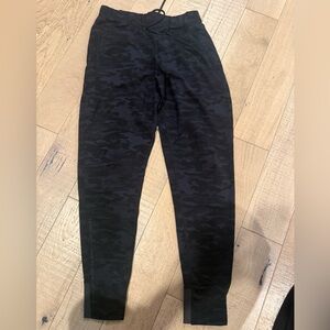 Alphalete black camo joggers